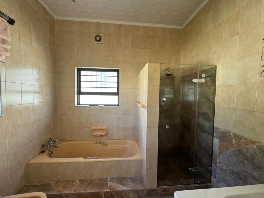 To Let 6 Bedroom Property for Rent in Table View Western Cape